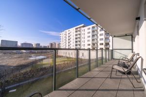 Warsaw Praga - Modern Apt, Parking, near River - by Rentujemy