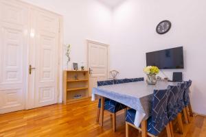 Central Grand Apartment next to the Fashion Road