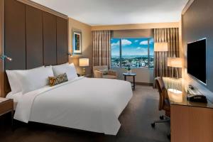 Deluxe King Room with City View room in Renaissance Polat Istanbul Hotel