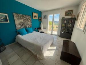 Maisons de vacances villa paisible en pleine nature 7km des plages Cannes Mandelieu : photos des chambres