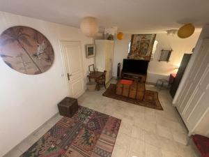 Maisons de vacances villa paisible en pleine nature 7km des plages Cannes Mandelieu : photos des chambres