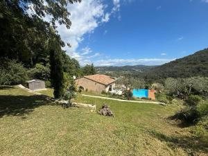 Maisons de vacances villa paisible en pleine nature 7km des plages Cannes Mandelieu : photos des chambres