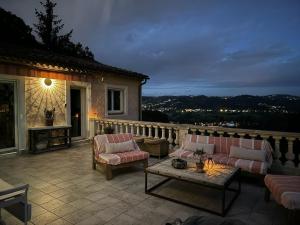 Maisons de vacances villa paisible en pleine nature 7km des plages Cannes Mandelieu : photos des chambres