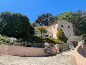 Maisons de vacances villa paisible en pleine nature 7km des plages Cannes Mandelieu : photos des chambres