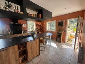 Maisons de vacances villa paisible en pleine nature 7km des plages Cannes Mandelieu : photos des chambres