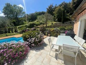 Maisons de vacances villa paisible en pleine nature 7km des plages Cannes Mandelieu : photos des chambres