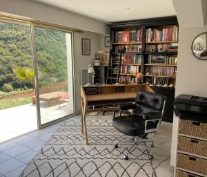 Maisons de vacances villa paisible en pleine nature 7km des plages Cannes Mandelieu : photos des chambres