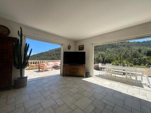 Maisons de vacances villa paisible en pleine nature 7km des plages Cannes Mandelieu : photos des chambres