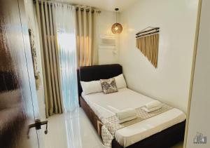 Family Getaway 2BR Staycation Airport with FREE Gym, FREE Pool, FREE Parking - B2 1Kunzite