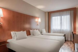 Triple Room, Guest room, 2 Twin/Single Bed(s) room in AC Hotel Leon San Antonio