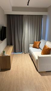 Apto com sacada - JH Palhano