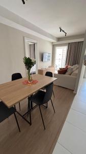 Apto com sacada - JH Palhano