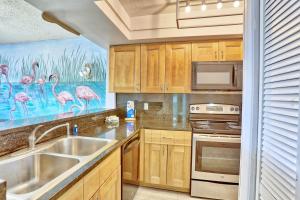 Lands End 11-202 Beach Front