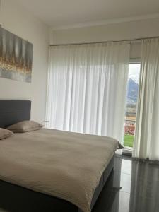 Moderno bilocale vista lago Maggiore