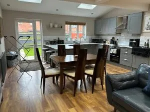 Beautiful 3BR Home in Melksham - Seend