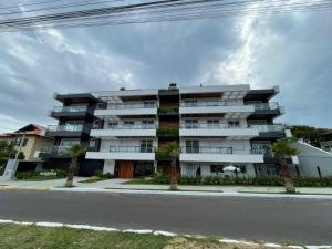 Menos de 200m do mar, garagem e churrasqueira