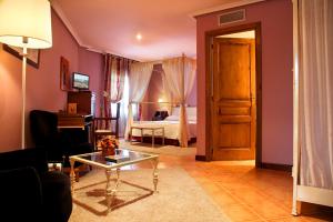 Deluxe Double Room with Balcony room in Hostería de Guara