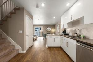 Carnelian Calm-Pool BBQ Rooftop Walk to the Beach