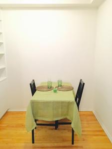 Stylish Montreal Apartment Comfortable Stay in the Golden Square Mile
