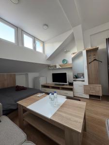 Cozy High-Street Loft in Sofias Best Central Location