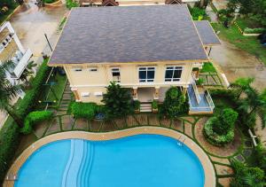 Spacious 2BR Vacation Staycation with FREE Gym, Parking & FREE Pool up to 6pax - B2 1Nambulite