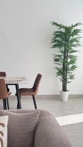 July Chalet with Heated Pool - Ubytování bez kategorie ve městě Nazvá