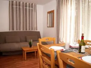 Chalet Mitoyen 3 Pièces 6 Pers. avec Terrasse et Piscine - Résidence Le Hameau du Puy, Dévoluy - FR-1-504-483 - Superdevoluy