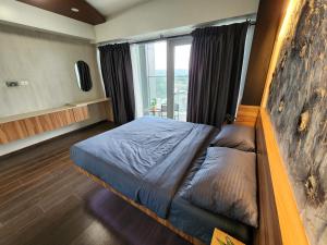 The Moon at the Aeon