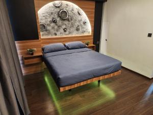 The Moon at the Aeon