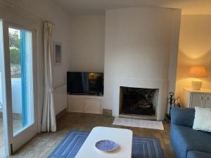 Apartment with private terrace overlooking the sea