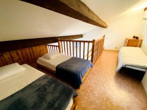 Appartement mezzanine sur la lagune avec piscine