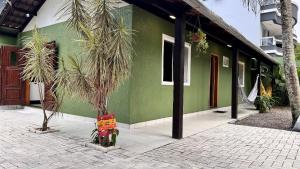 Casa com Piscina Privativa a 5 Minutos da Praia de Bombas – Perfeita para Grandes Grupos