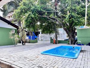 Casa com Piscina Privativa a 5 Minutos da Praia de Bombas – Perfeita para Grandes Grupos