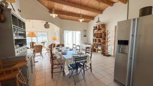 Villas Belle maison familiale avec piscine et parking : photos des chambres