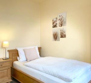 Single Room with Private Bathroom room in Hotel-Pension Hommen