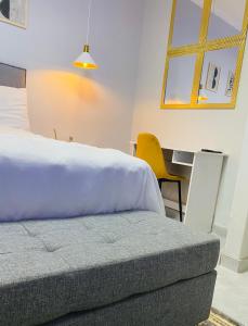 25 Swallow Yellowood