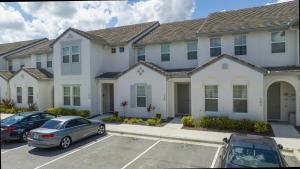 Fabulous Home w Pool Close To Disney 146