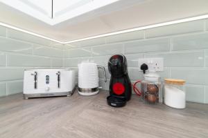 Elegant Apartment in London Steps Away From River Thames