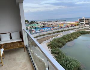 Maria apartment sunrise in bed