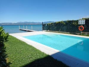 Super Location front lake