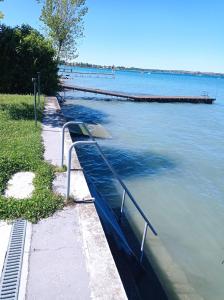 Super Location front lake