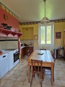Maisons de vacances Les Marronniers, wifi, 10 min from Martel : Maison 4 Chambres