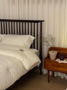 Seokchon Lake Family House