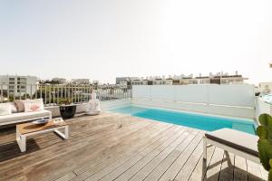 Family Villa 3 Bedrooms private rooftop with Pool