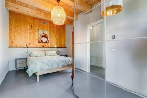 Modern Rooftop Apartment