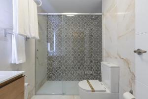 Studio with Sea Views, Pool, Parking and Tennis Court