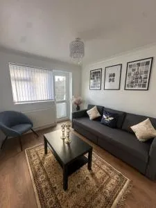 Modern one-bedroom house near Heathrow Airport - Cranford