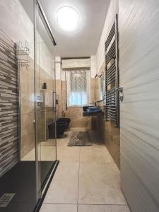 Camera Matrimoniale con Bagno in Comune