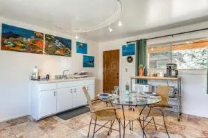 Artsy Studio with Patio 25 Mi to Santa Fe - Los Alamos