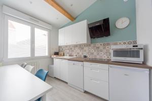 Résidence privée avec parking sécurisé - 9 personnes, 6 lits, 2 logements